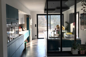 Cuisine agrandie transformée béton cirée