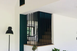 Escalier crée ouvert métal bois farrow and ball