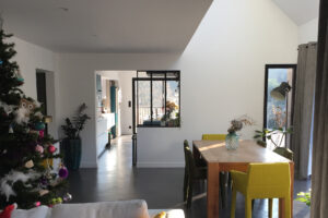 extension agrandissement bois salle à manger cuisine béton ciré double hauteur