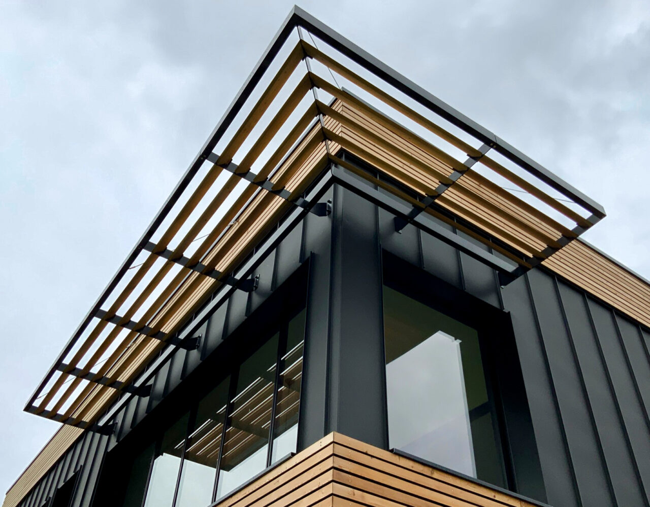 HORIZON - Photo détail façade Zinc bois pare soleil
